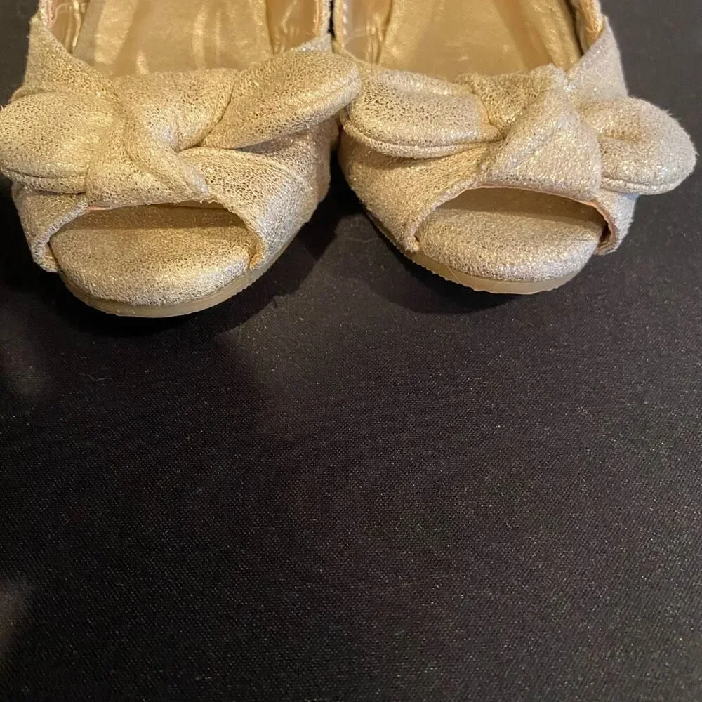 Joyfolie Toddler’s Gold Sparkle Sling Back High Heel Dress Shoes Size 9